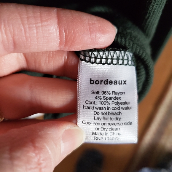 Bordeaux Ribbed Top with Pleated Back - Picture 7 of 8